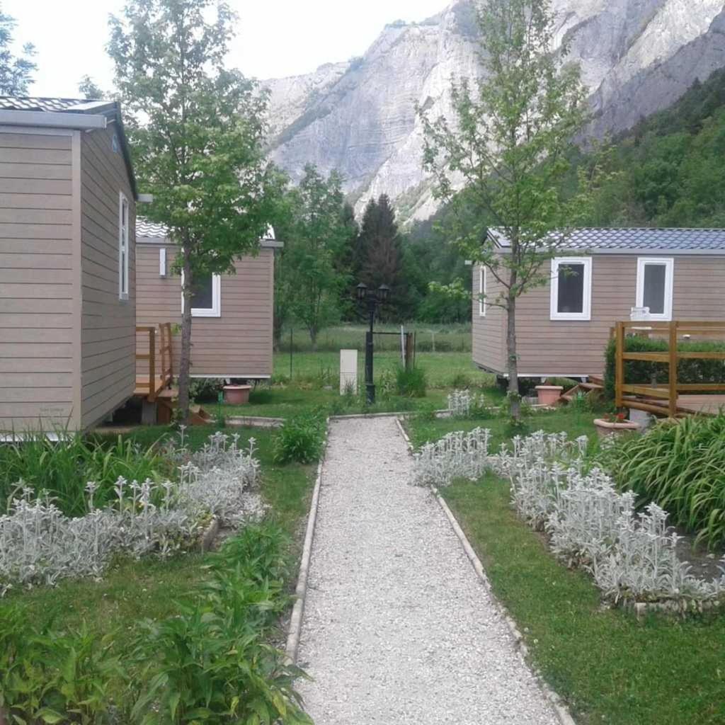 Camping 5 Etoiles - Piscine - Eeceff Le Bourg-d'Oisans Bagian luar foto